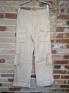 Straight Leg Cargo Pants in Light Beige